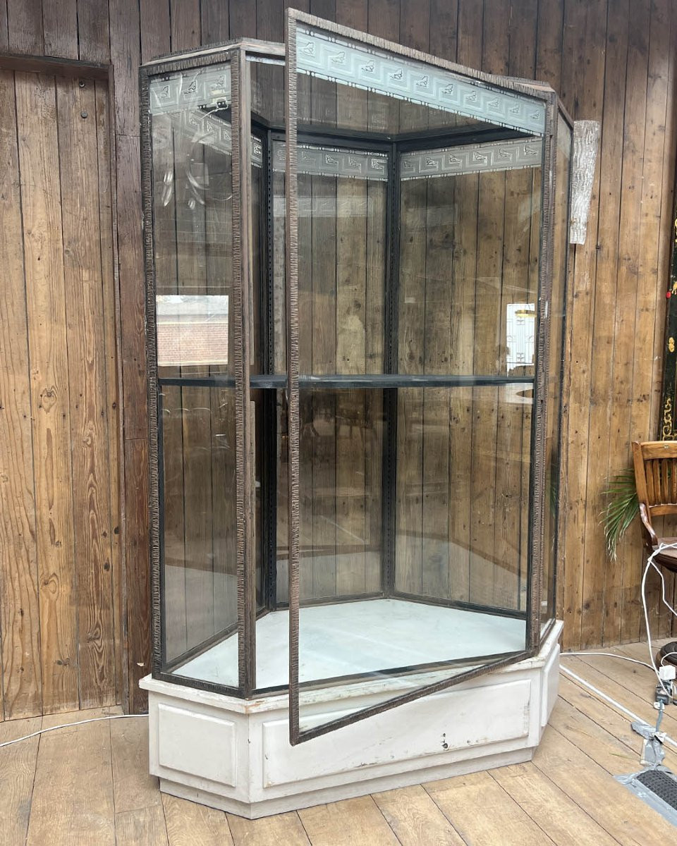Hammered Iron Display Cabinet-photo-2