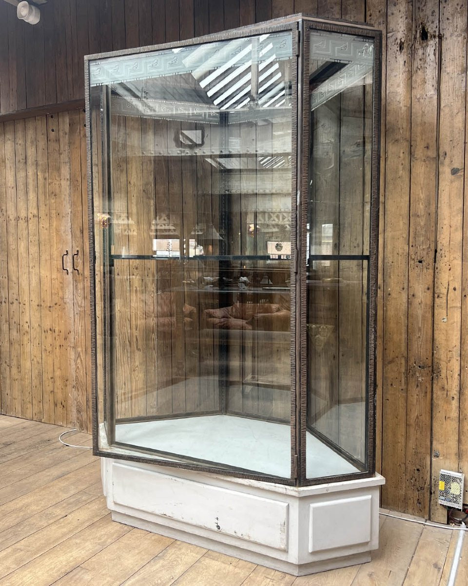 Hammered Iron Display Cabinet-photo-3