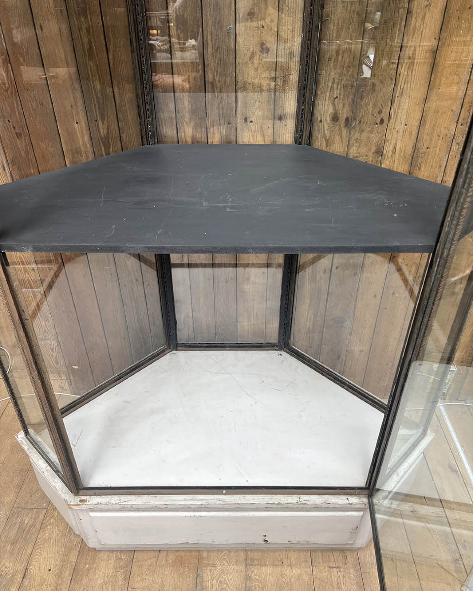 Hammered Iron Display Cabinet-photo-6