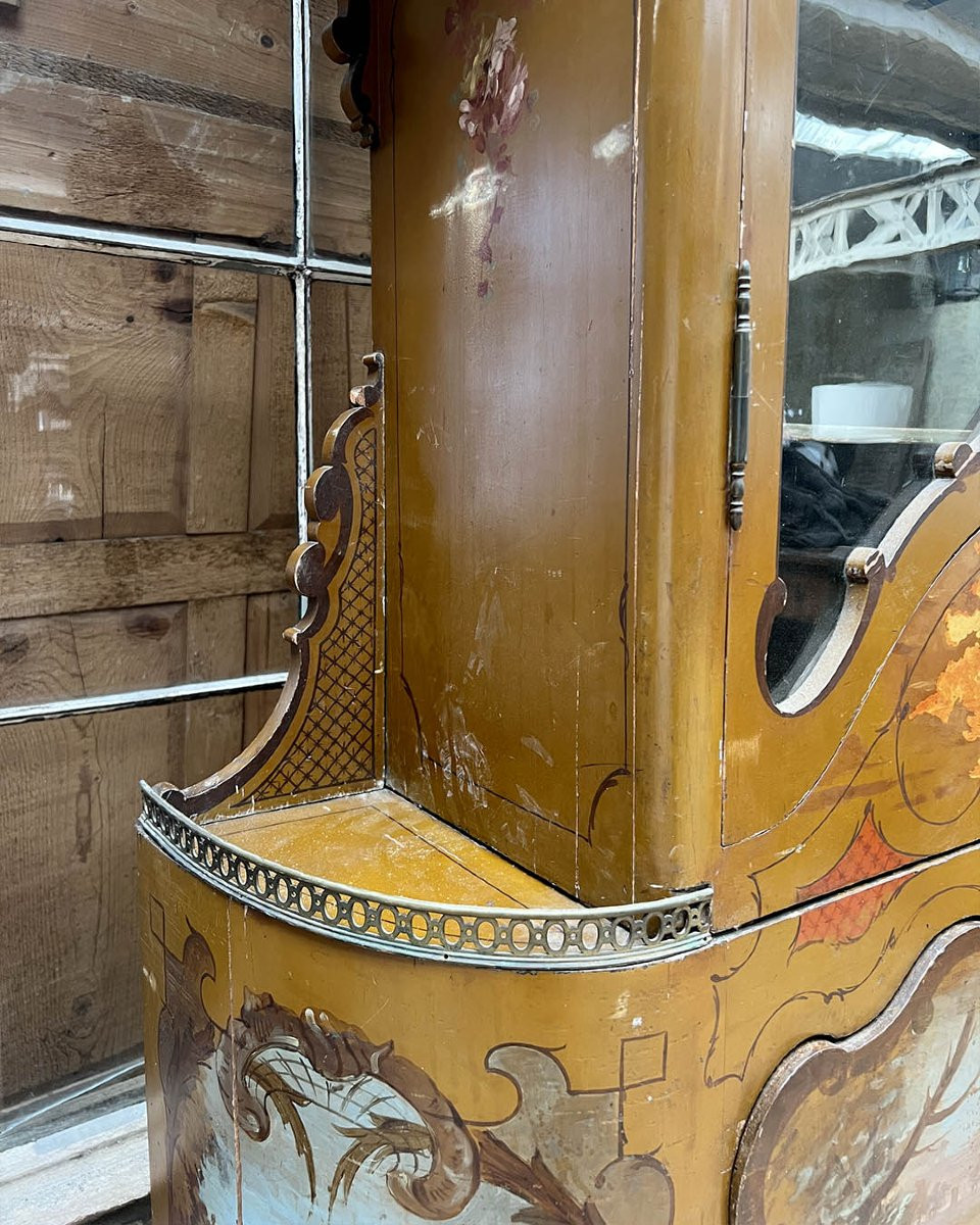Italian Painted Display Case-photo-3