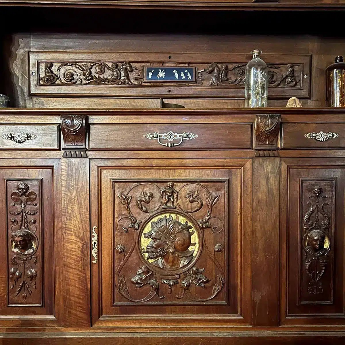 Boiserie bibliothèque normande d’esprit Louis XIII en noyer et dorure-photo-5