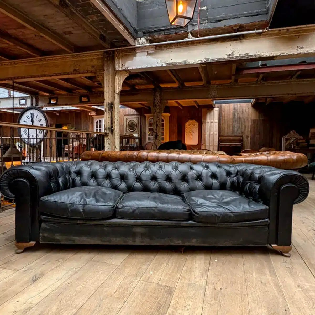 Antique Chesterfield Sofa In Black Leather-photo-3