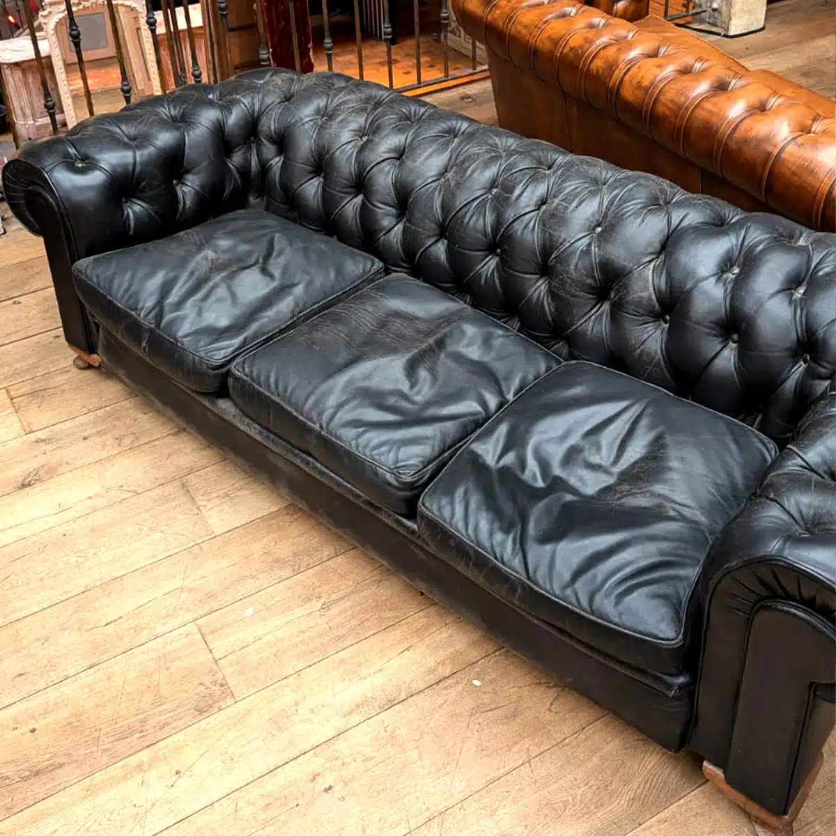Antique Chesterfield Sofa In Black Leather-photo-4