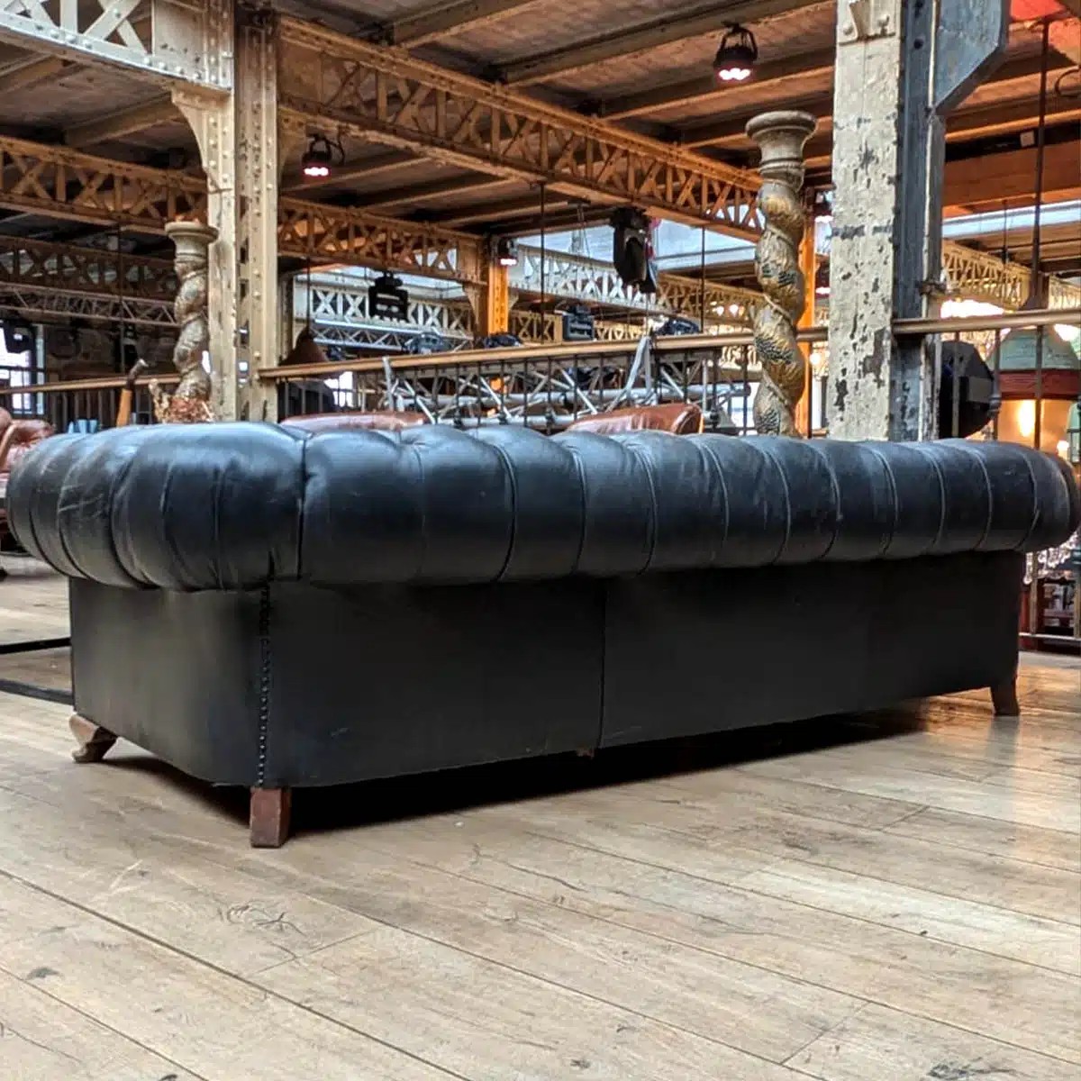 Antique Chesterfield Sofa In Black Leather-photo-2