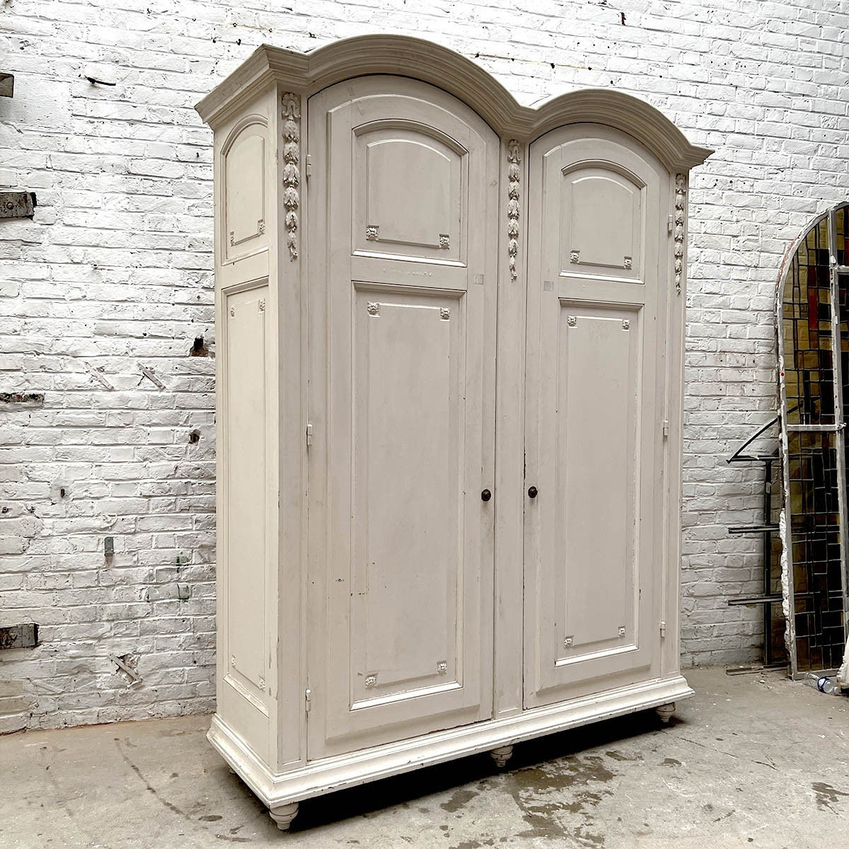 Armoire de style louis XVI