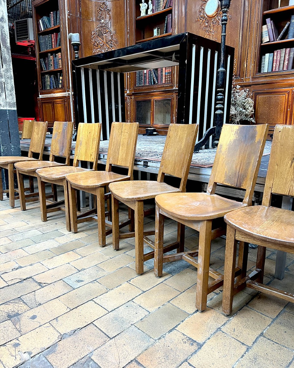 Lot de 13 chaises provenant du restaurant Ma bourgogne à Paris