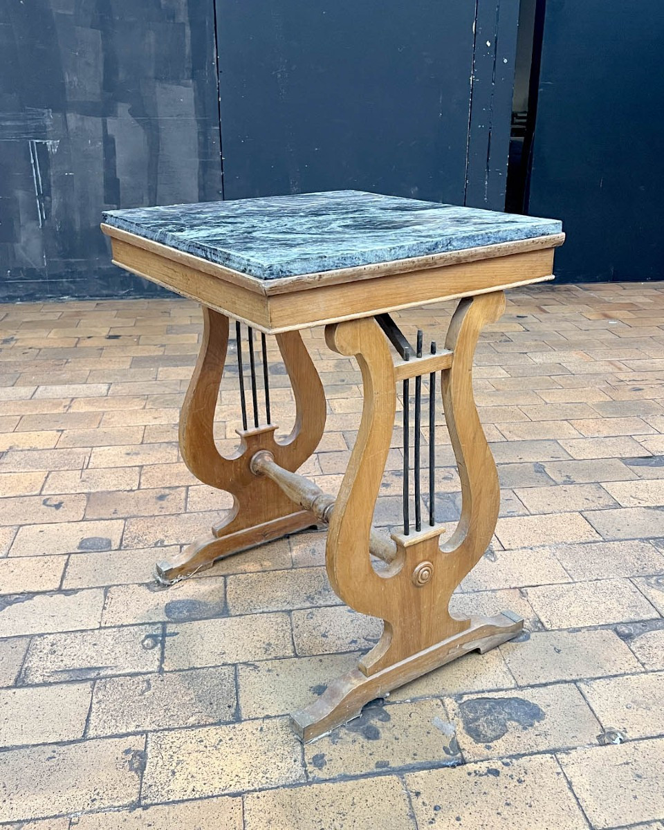 Lot Table de bistrot à piétement lyre, plateau en marbre vert