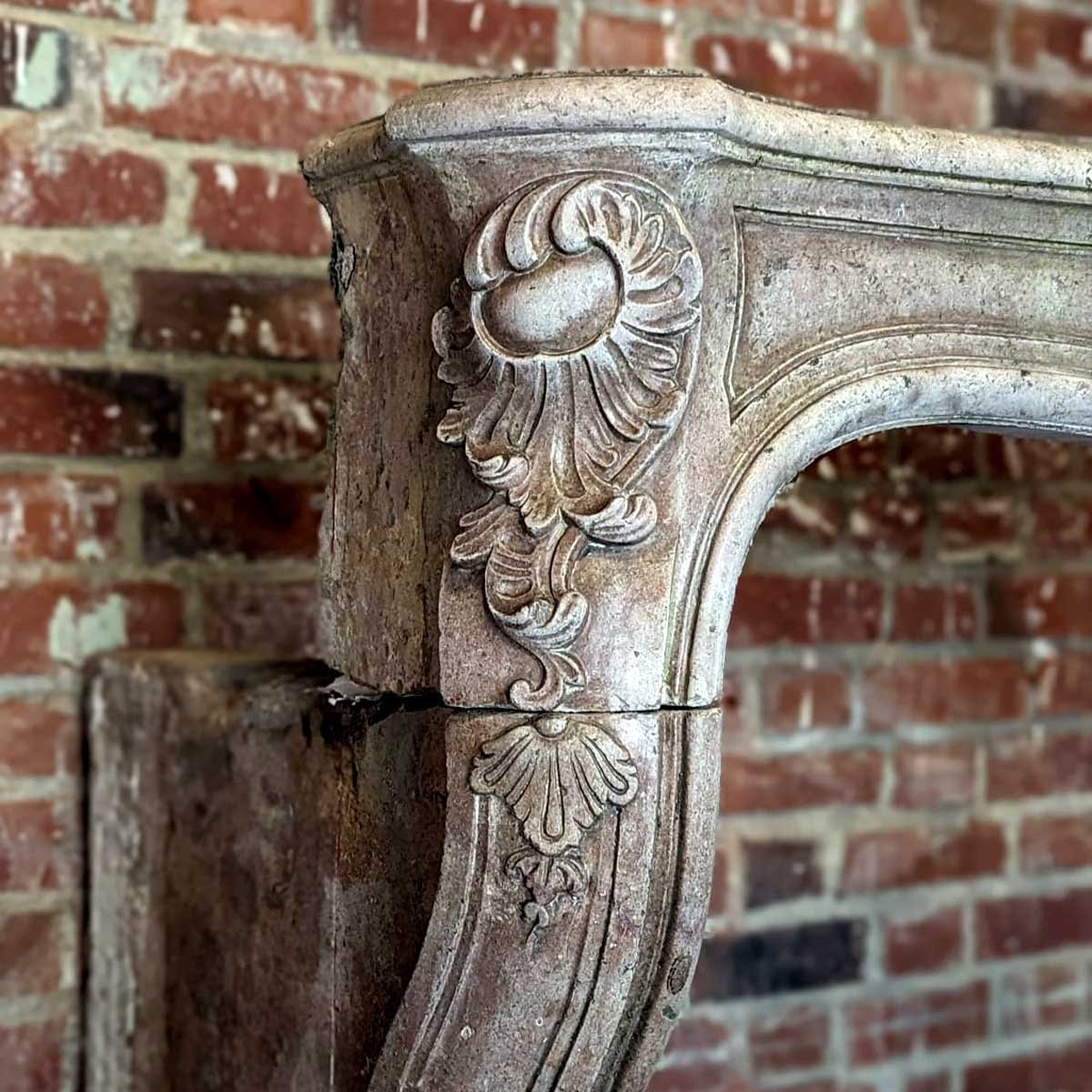 Cheminée en pierre marbrière de style Louis XV-photo-2