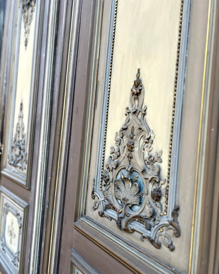 Panneau de boiserie et porte avec bâti d’esprit Louis XV-photo-2