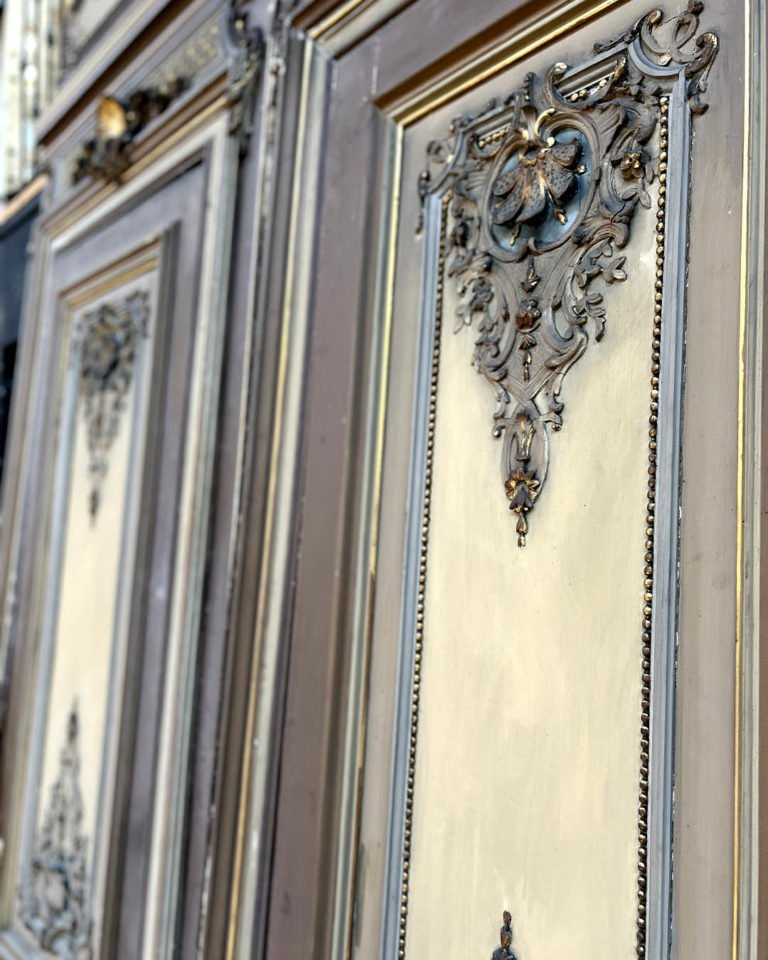 Panneau de boiserie et porte avec bâti d’esprit Louis XV-photo-3