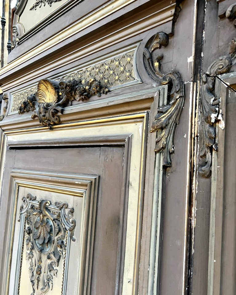 Panneau de boiserie et porte avec bâti d’esprit Louis XV-photo-5
