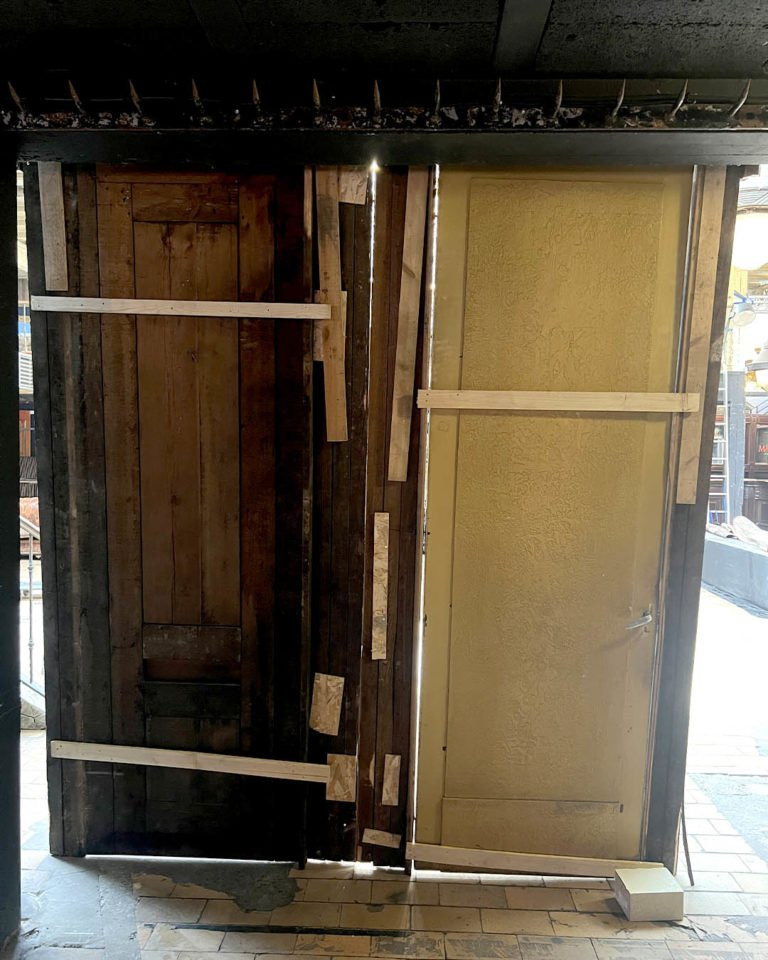 Panneau de boiserie et porte avec bâti d’esprit Louis XV-photo-6