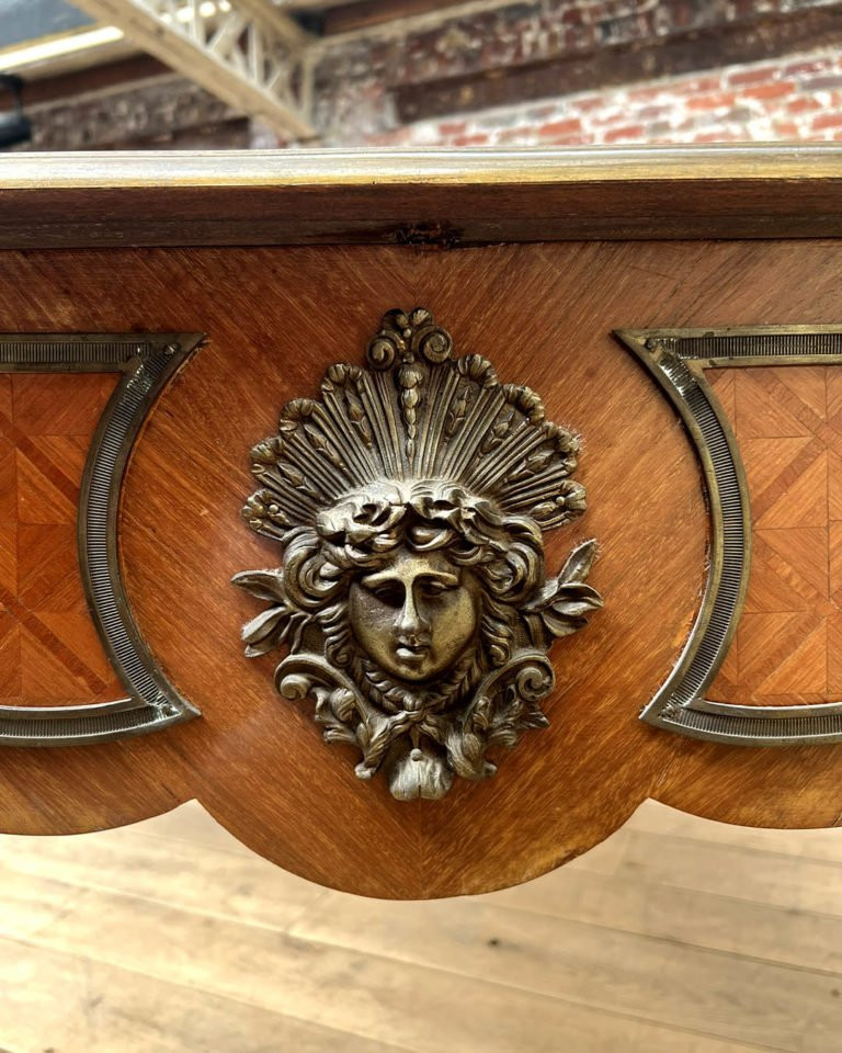 Bureau de style Louis XV avec ses bronzes d’origine-photo-5