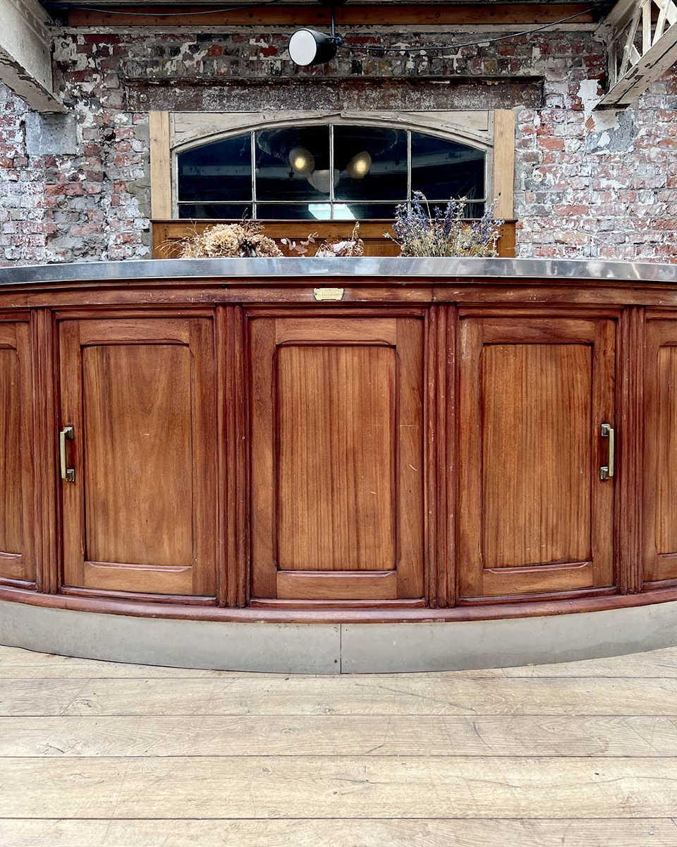 Bar arrondi avec plateau et plinthe inox, circa 1930-photo-1