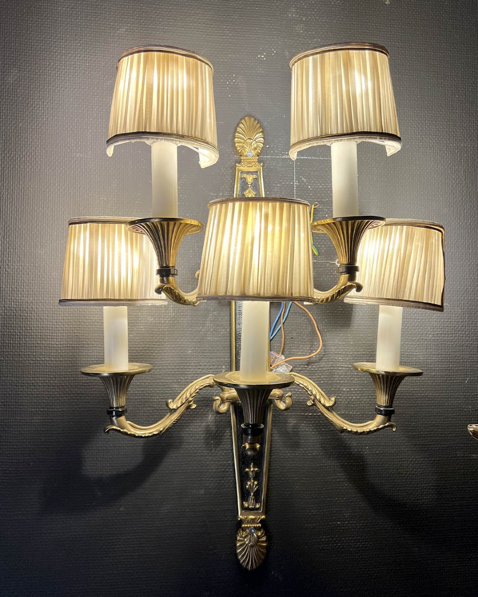 Paire d’appliques en bronze patiné et bronze doré à cinq bras