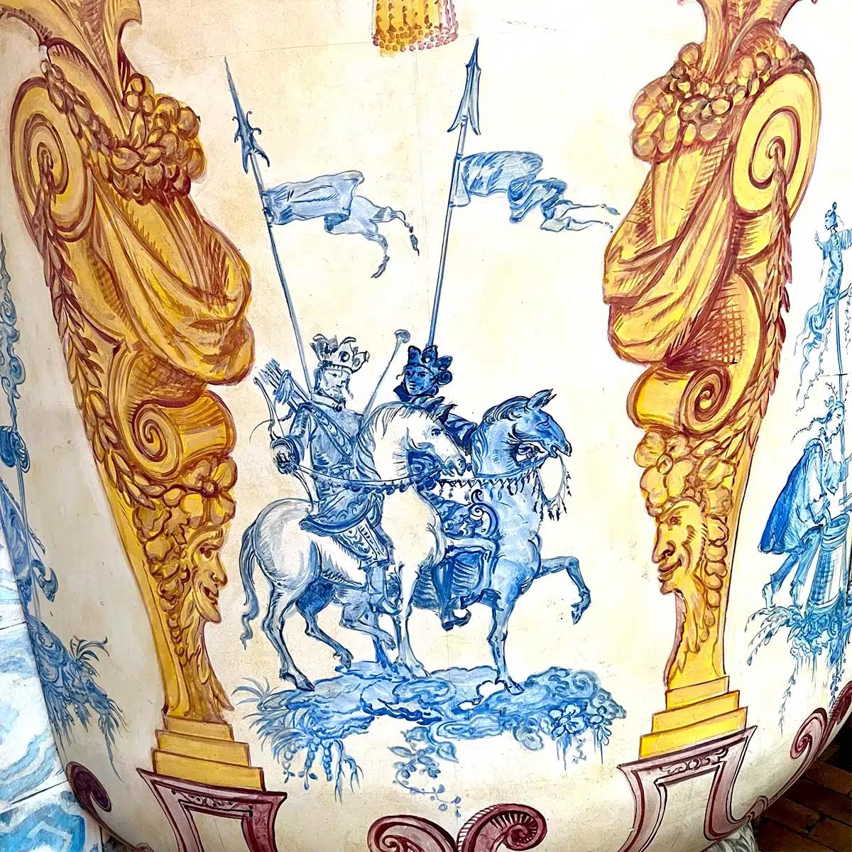 Vase-shaped Theatre Scenery-photo-2