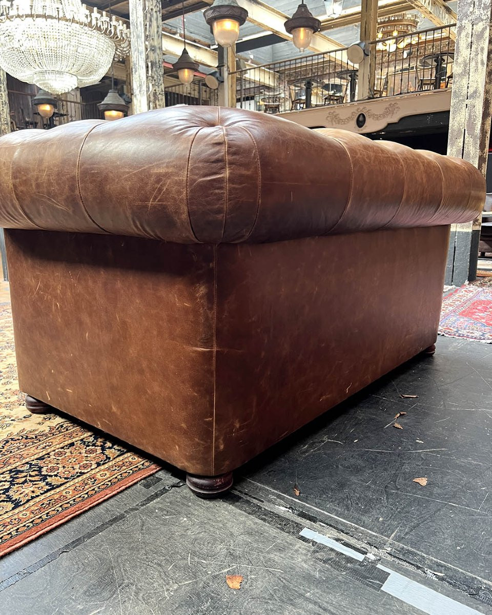 Canapé Chesterfield 2 places en cuir capitonné-photo-6