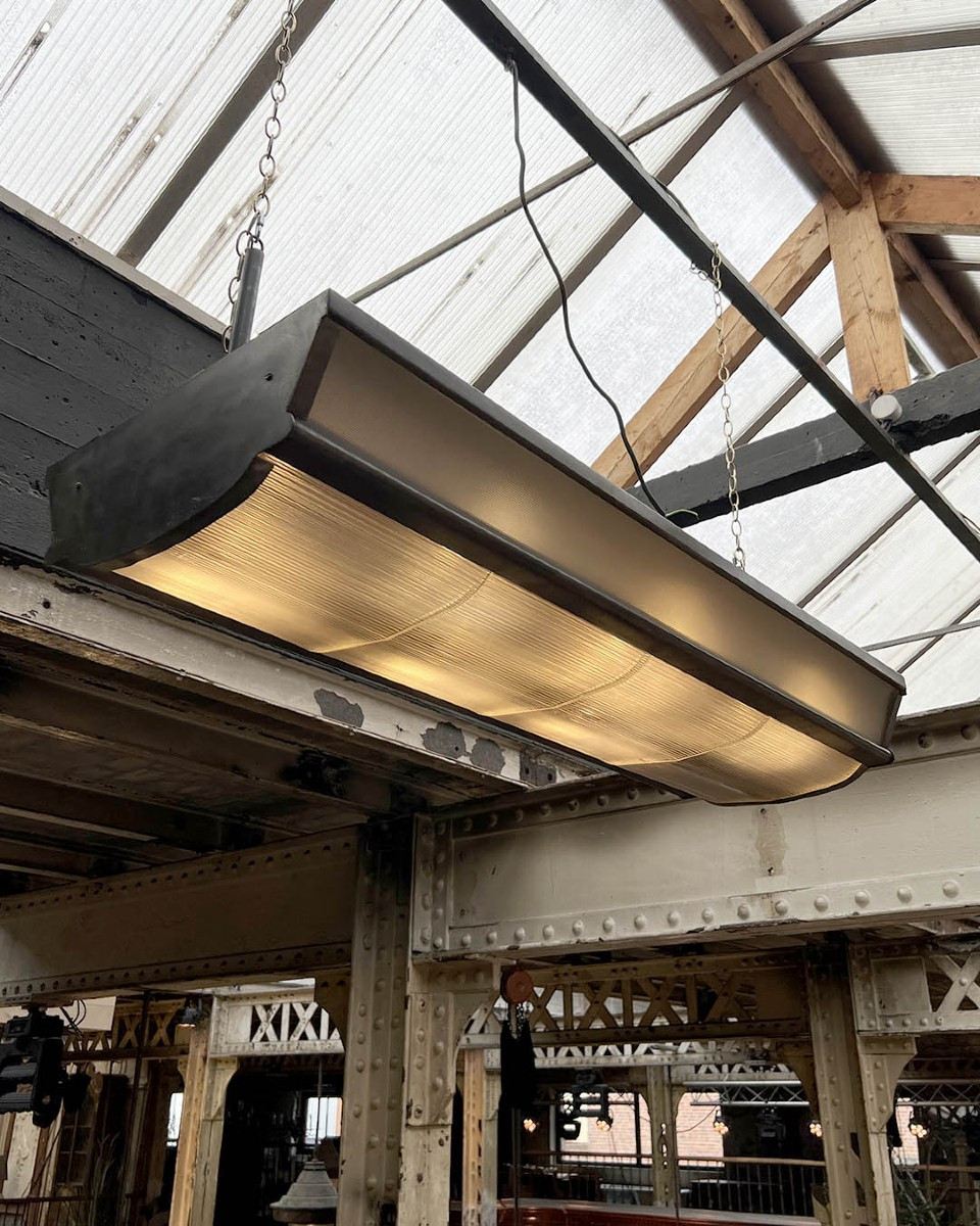 Plafonnier de bar holophane