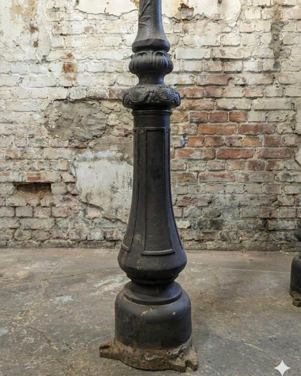 Paire de grands lampadaires anciens en fonte style 1900 – 3 globes-photo-2