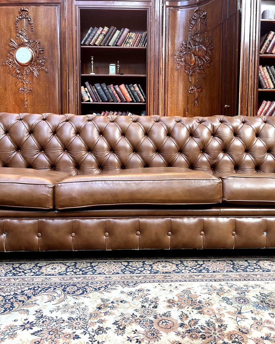 Chesterfield Sofa In Tufted Leather-photo-2