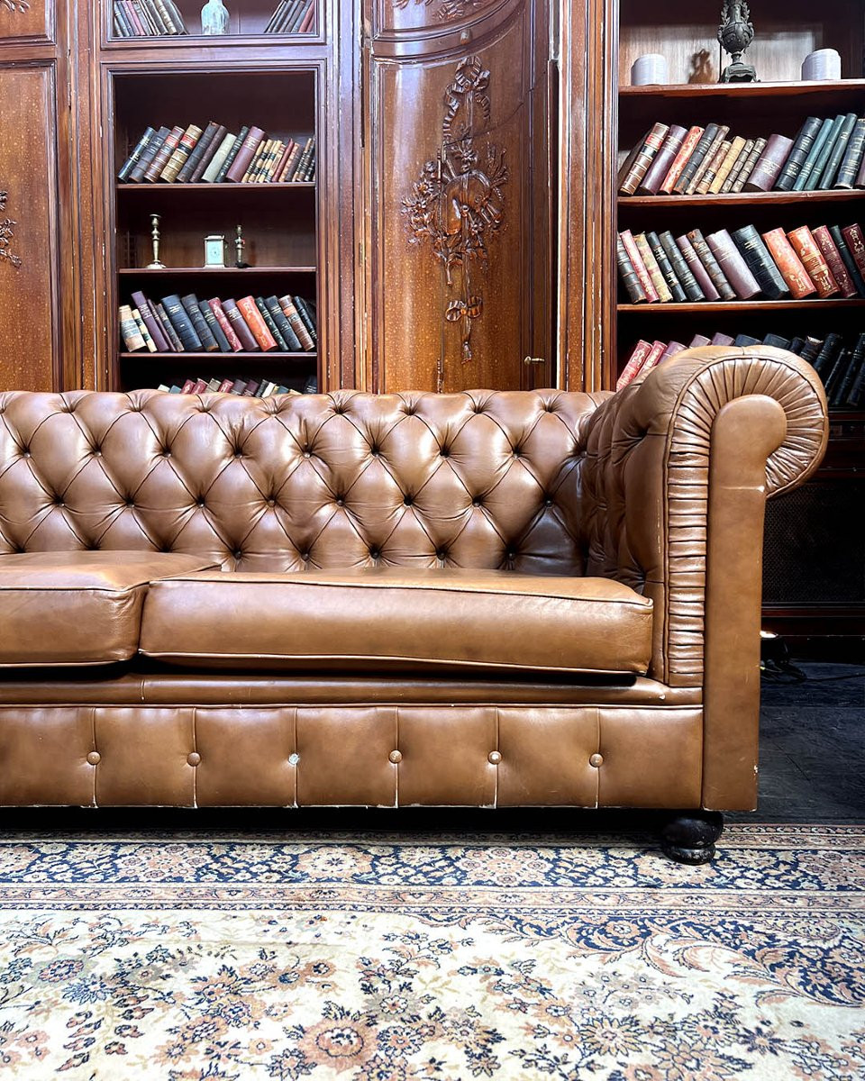 Chesterfield Sofa In Tufted Leather-photo-3