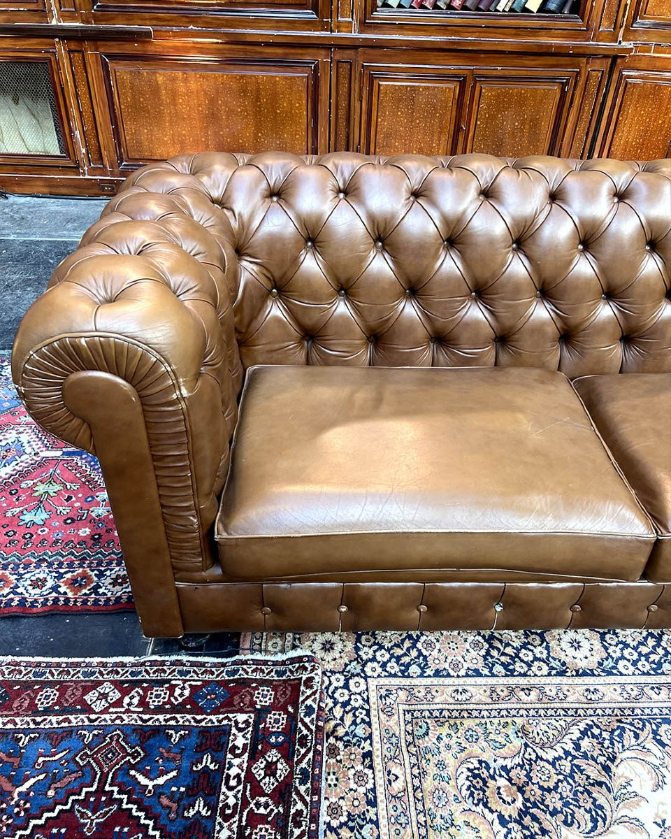 Chesterfield Sofa In Tufted Leather-photo-4