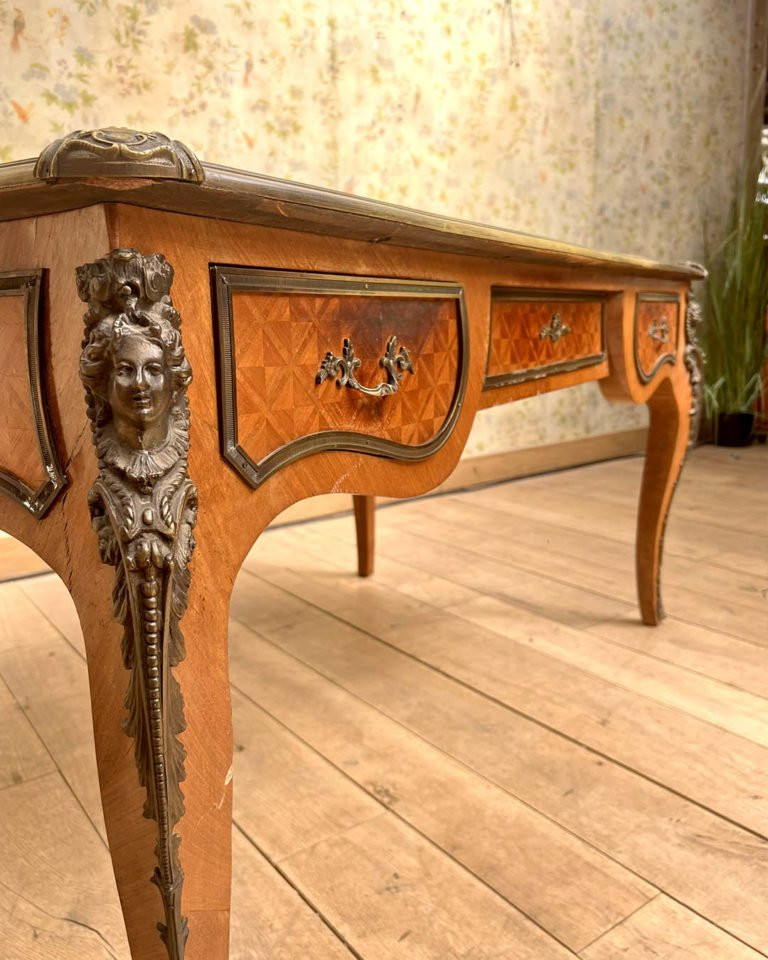 Bureau de style Louis XV avec ses bronzes d’origine-photo-6