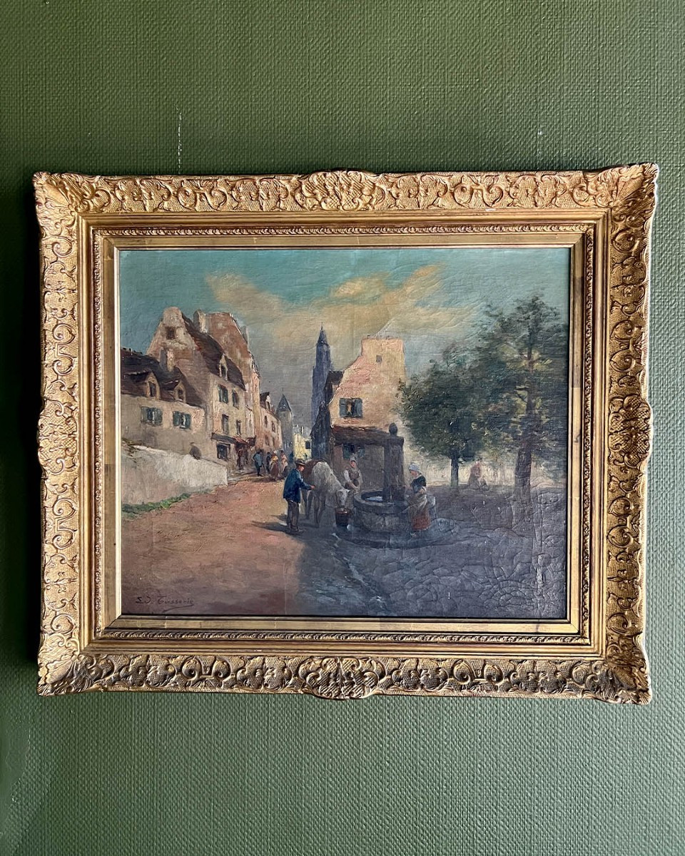 Paire de peintures de scènes de village, huiles sur toile, encadrements dorés sculptés