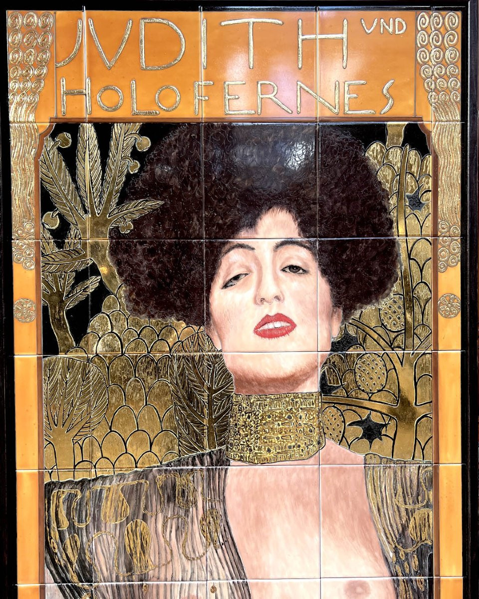 Reproduction sur faïence et doré à l’or 24 carats de « Judith et Holopherne »-photo-3