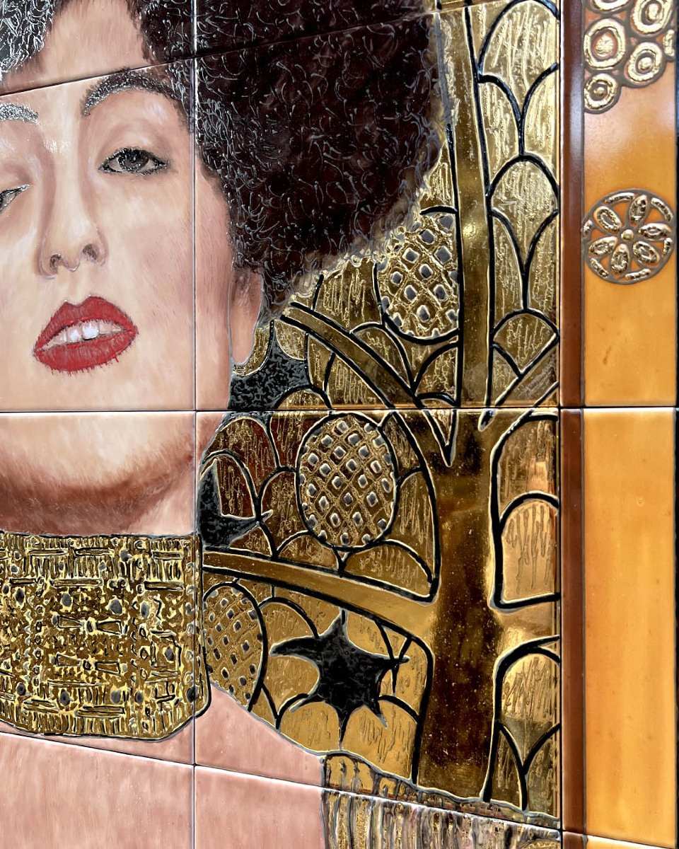 Reproduction sur faïence et doré à l’or 24 carats de « Judith et Holopherne »-photo-2