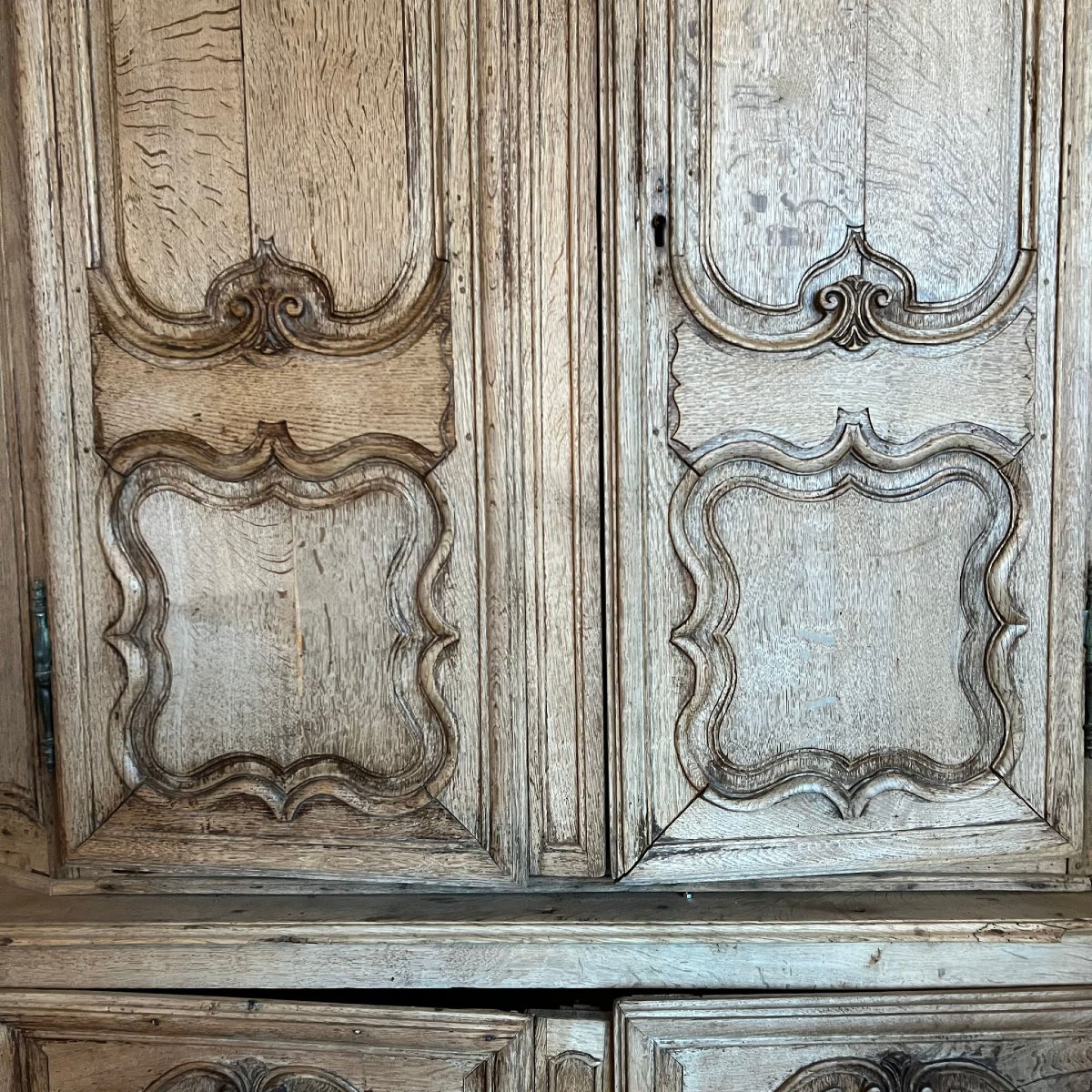 Armoire d’angle décapée en chêne d’esprit Louis XV-photo-2