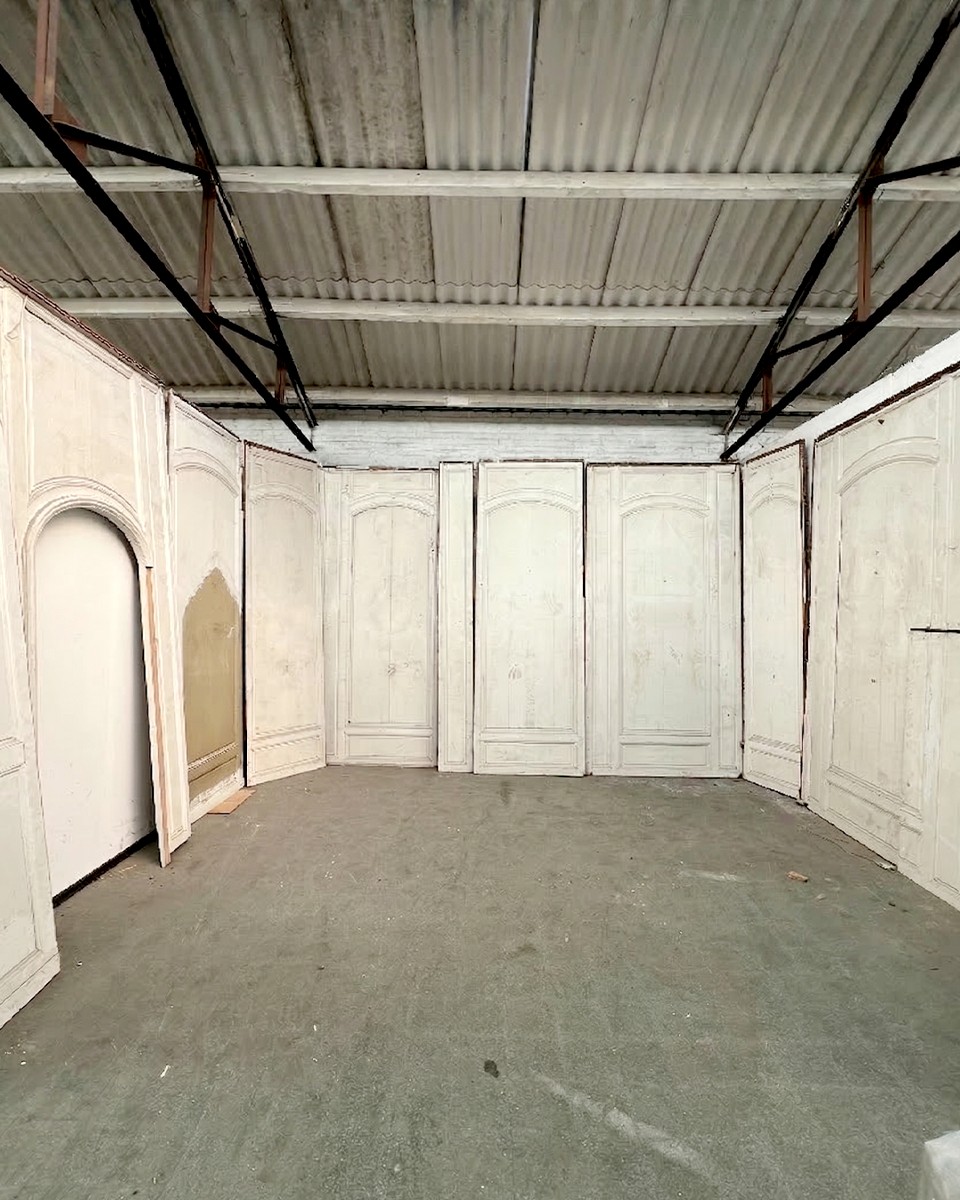 Boiserie d’esprit Louis XV en chêne, 10m linéaire