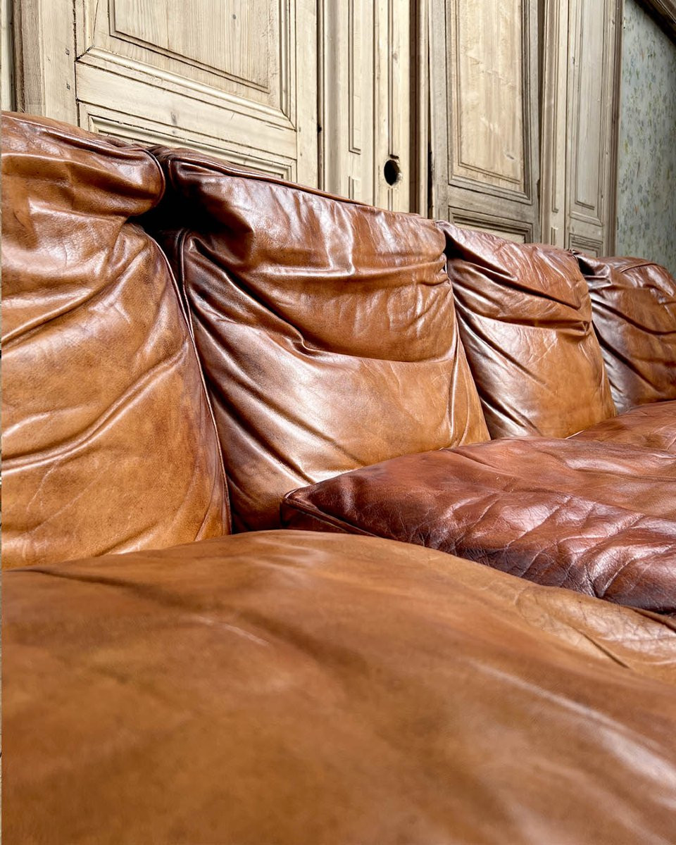 4-seater Sofa In Studded Full-grain Leather, Single-panel Back And Feather Cushions-photo-4