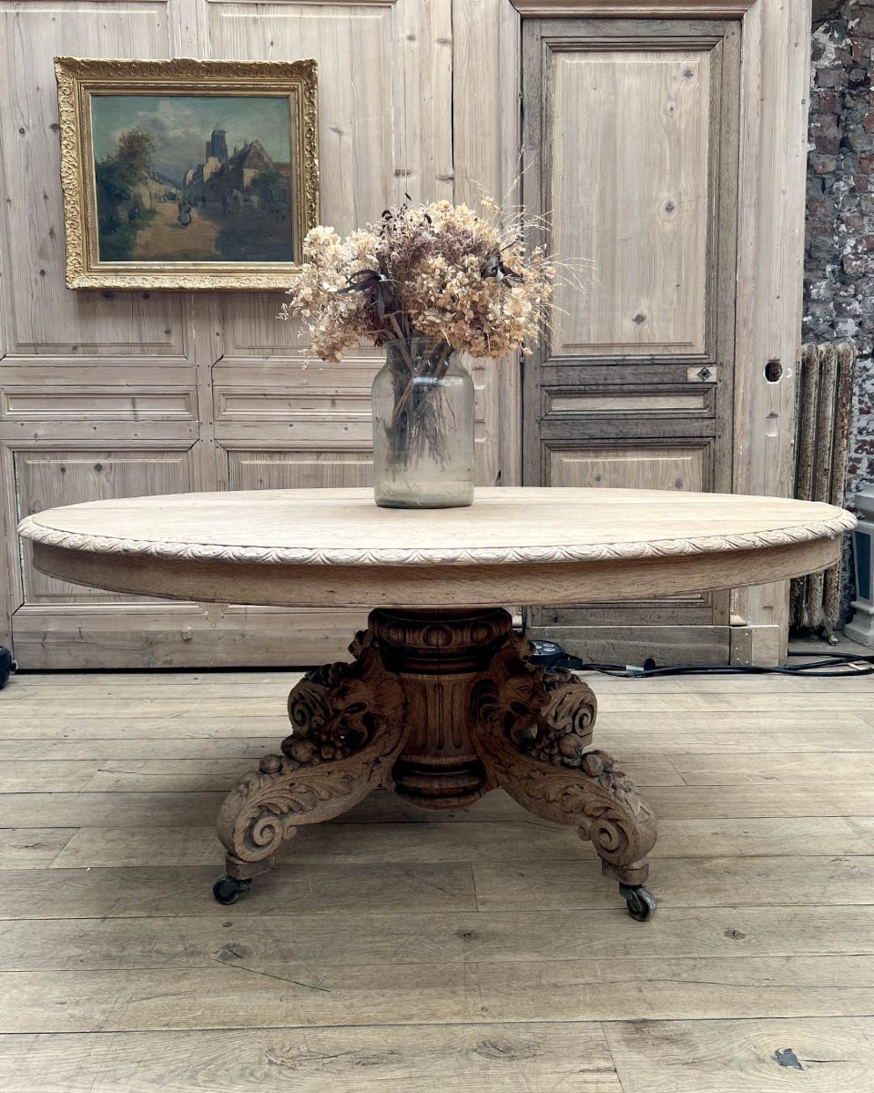 Table ovale en chêne sculpté sur piètement central à roulettes d’esprit Napoléon III-photo-3