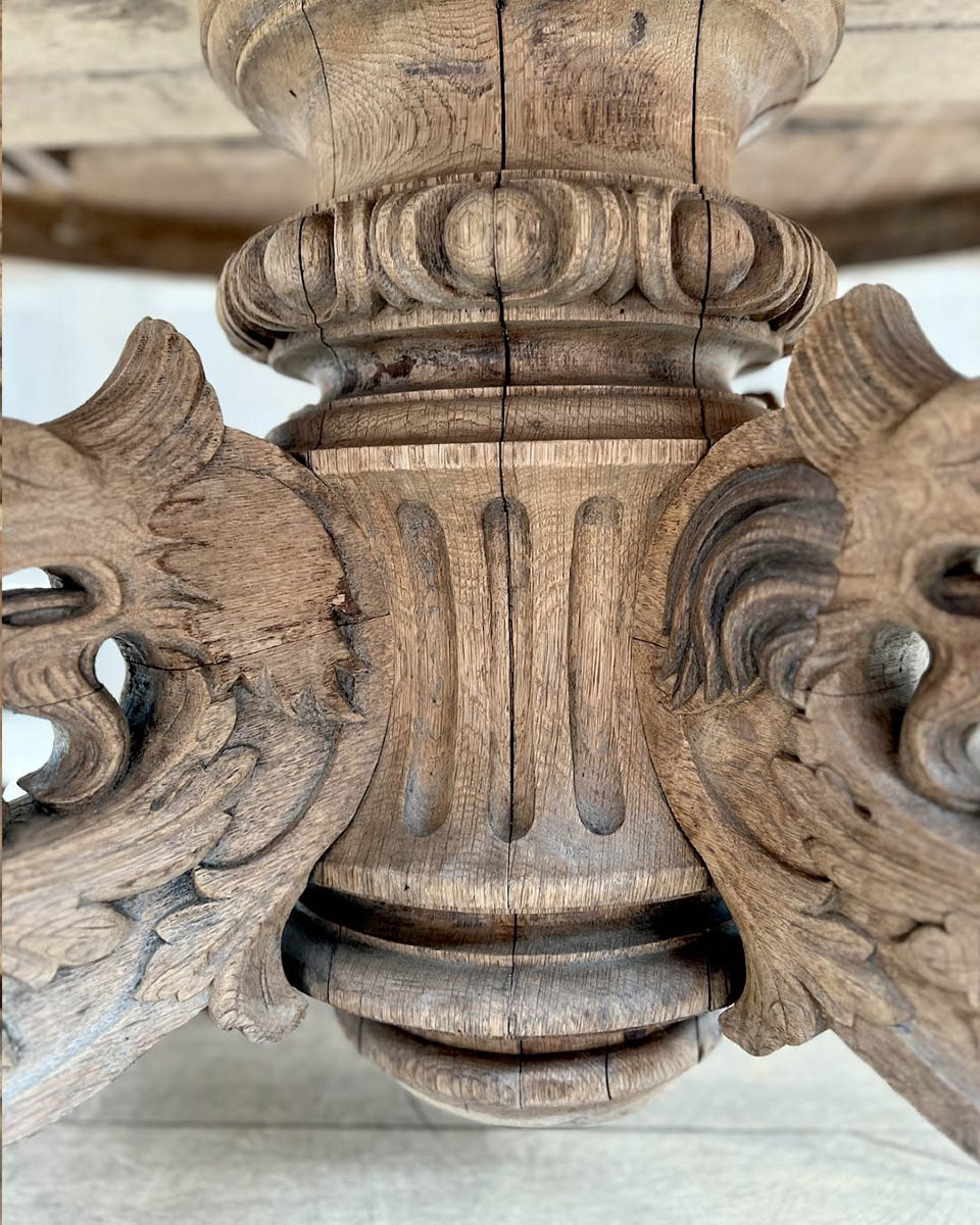Table ovale en chêne sculpté sur piètement central à roulettes d’esprit Napoléon III-photo-6