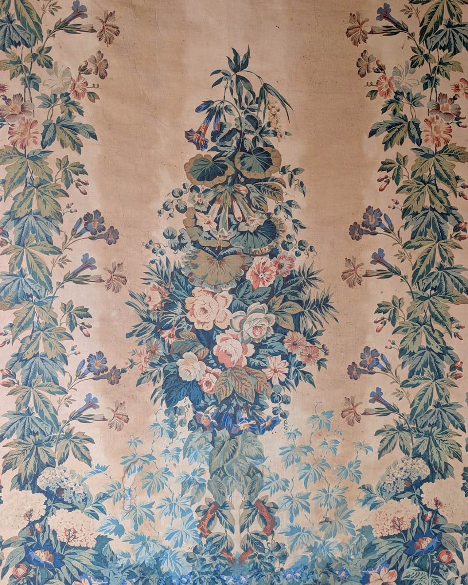 Pair Of Large Panels Printed On Silk-photo-2