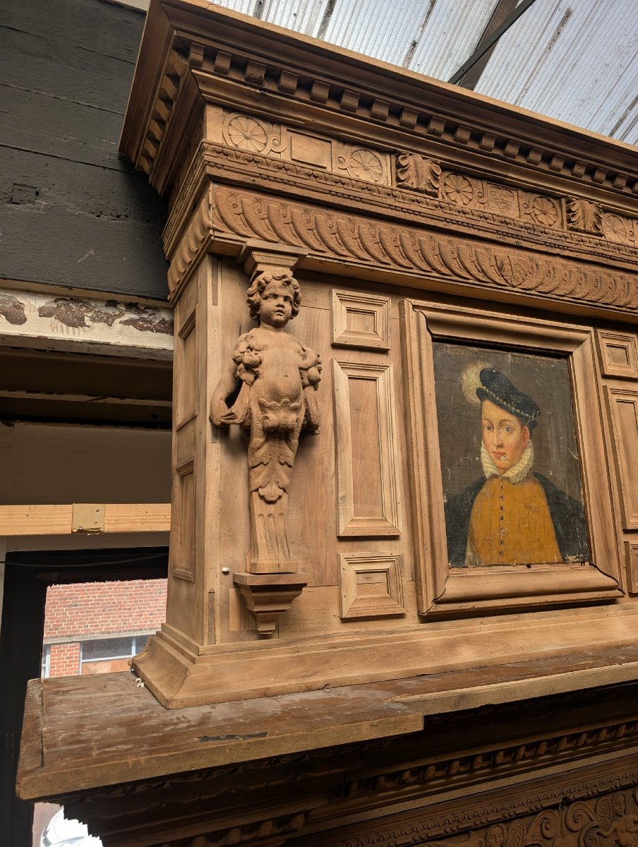 Importante cheminée de style Renaissance en chêne sculpté, à hotte-photo-4