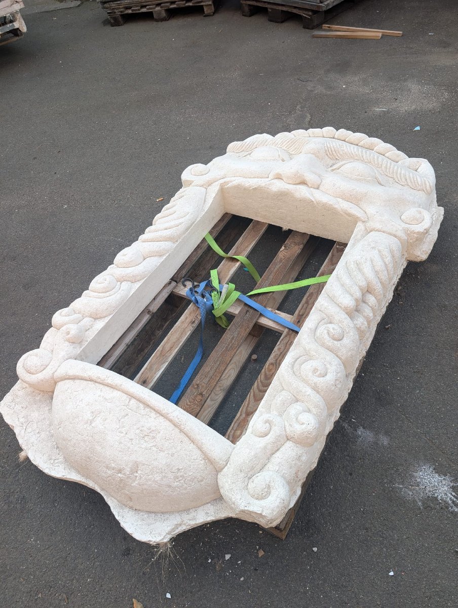 Plaster Picture Frame Medallion With Mascaron Decoration