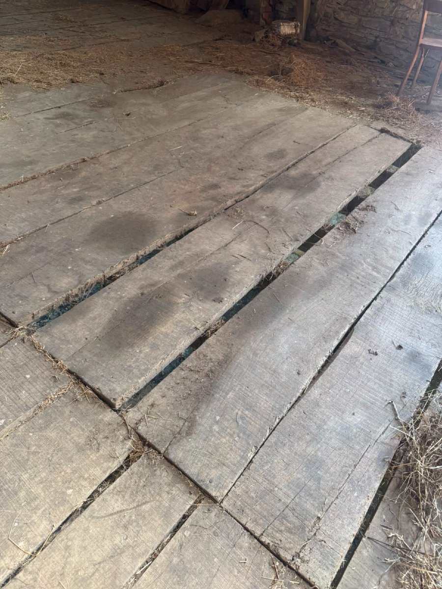 Plancher ancien en chêne massif, lames larges 