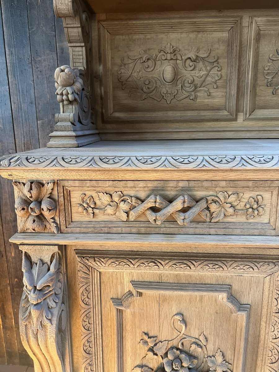 Buffet deux corps de style Henri II en chêne décapé, 120 x 210 x 53 cm-photo-2