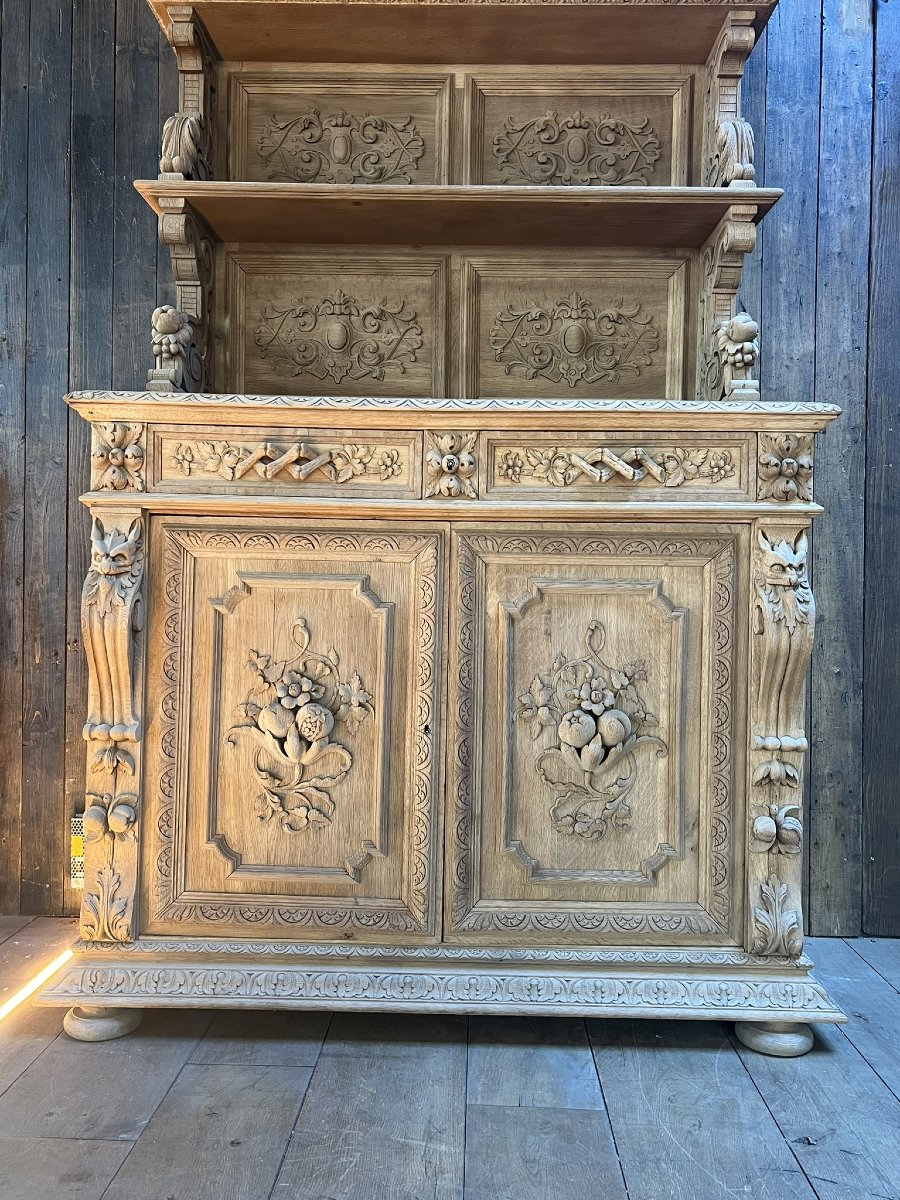 Buffet deux corps de style Henri II en chêne décapé, 120 x 210 x 53 cm-photo-3