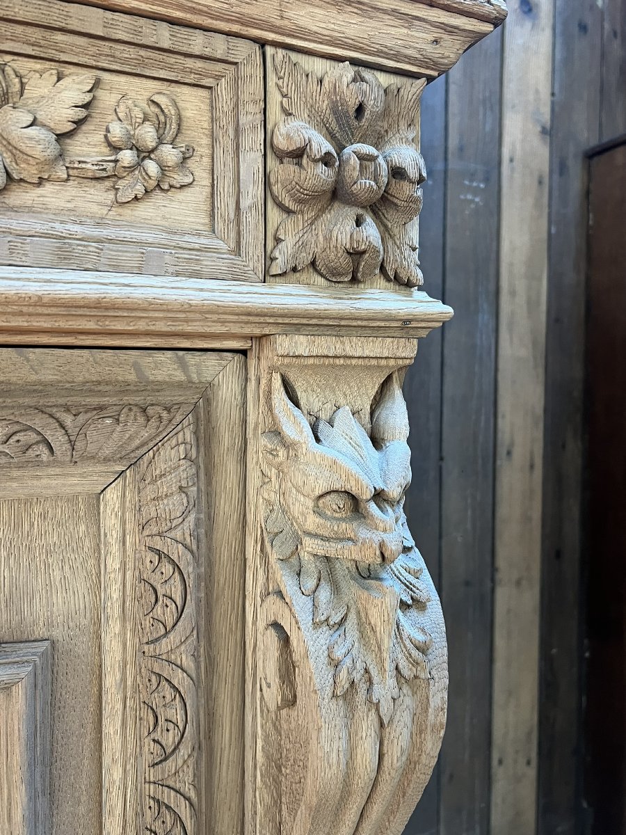 Buffet deux corps de style Henri II en chêne décapé, 120 x 210 x 53 cm-photo-5