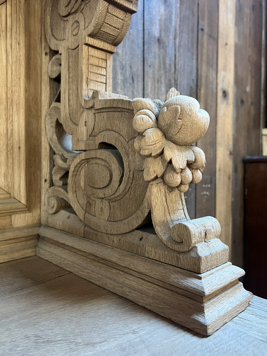 Buffet deux corps de style Henri II en chêne décapé, 120 x 210 x 53 cm-photo-8