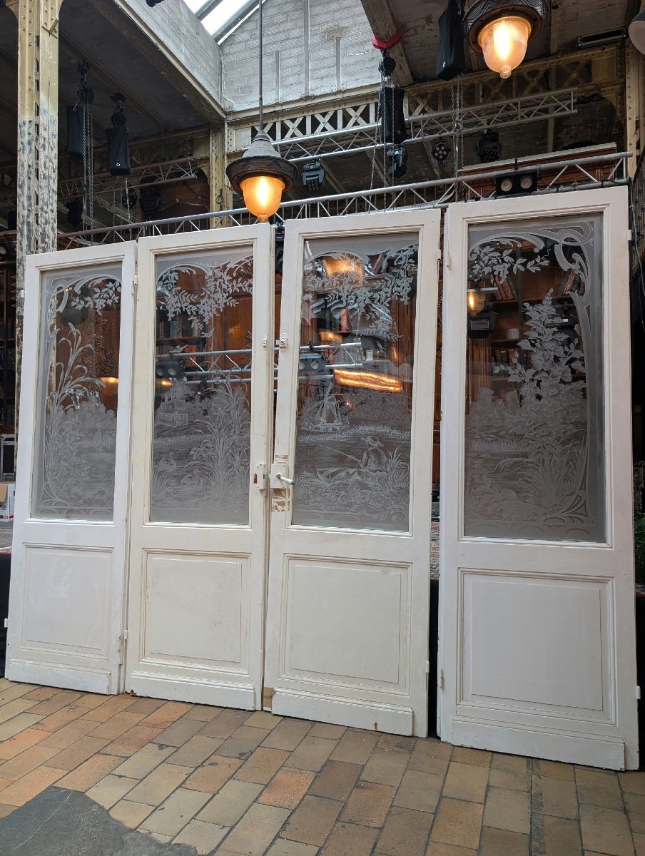 Quadriptyque de portes vitrées à décor gravé de scène de pêche, 289 x 225 cm