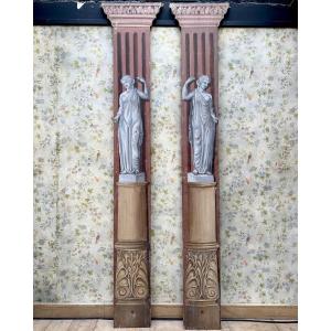 Paires de colonnes de scène en bois peintes en faux marbre et d’après l’Antique