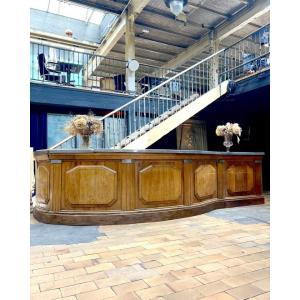 Façade de bar ondulé d’époque art déco