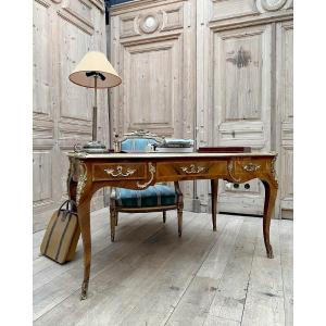 Bureau d’esprit Louis XV avec ses bronzes doré Maurice Rinck