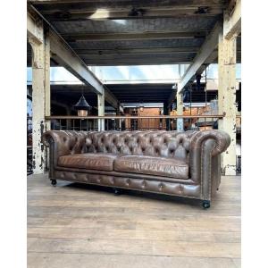 Canapé chesterfield en cuir couleur Taupe
