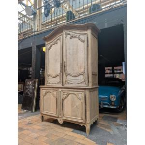 Armoire en chêne décapé — Buffet deux corps du XVIIIe siècle, 155 x 258 x 70 cm