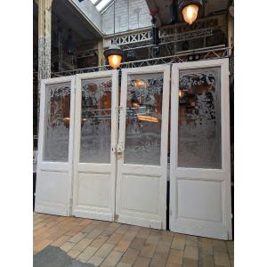 Quadriptyque de portes vitrées à décor gravé de scène de pêche, 289 x 225 cm